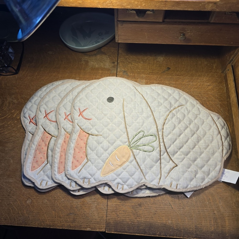 Four‎ Bunny Shaped Cloth Placemats Embroidered Rabbits with Carrots 17"×13"